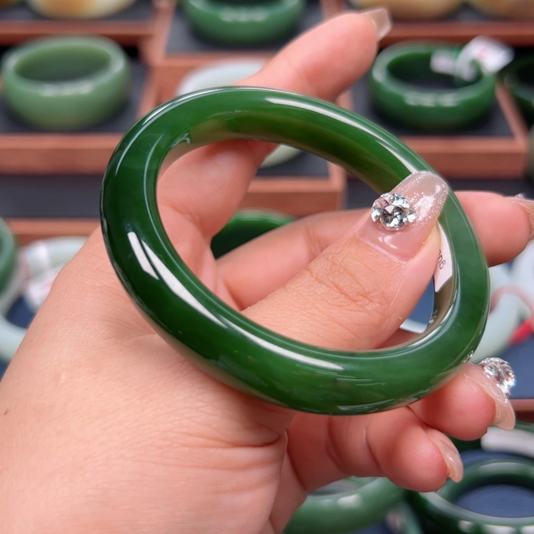 未镶嵌手镯和田玉（碧玉）