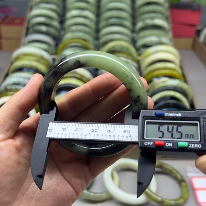 蛇纹石玉未镶嵌手镯81