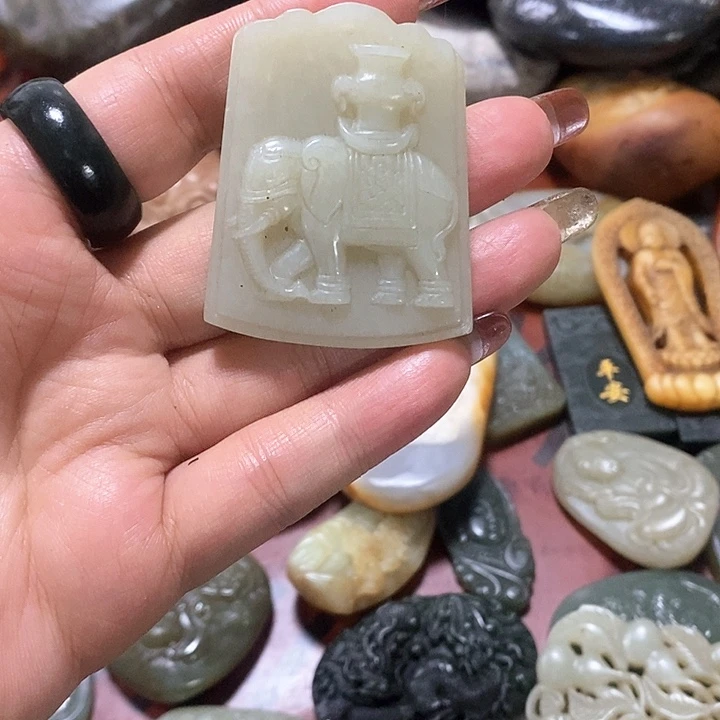 未镶嵌和田玉（糖玉）挂件一**水