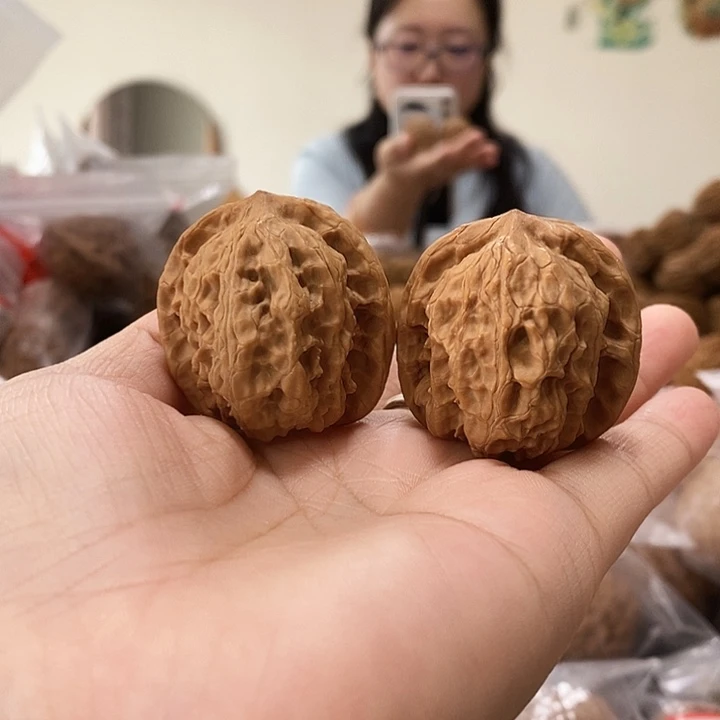 文玩核桃吊坠野狼36