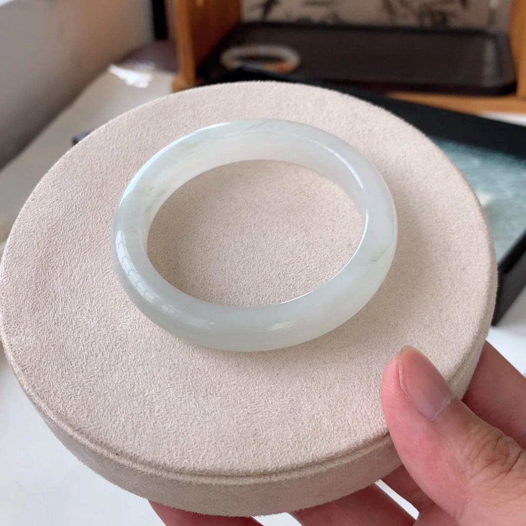 石英质玉未镶嵌手镯