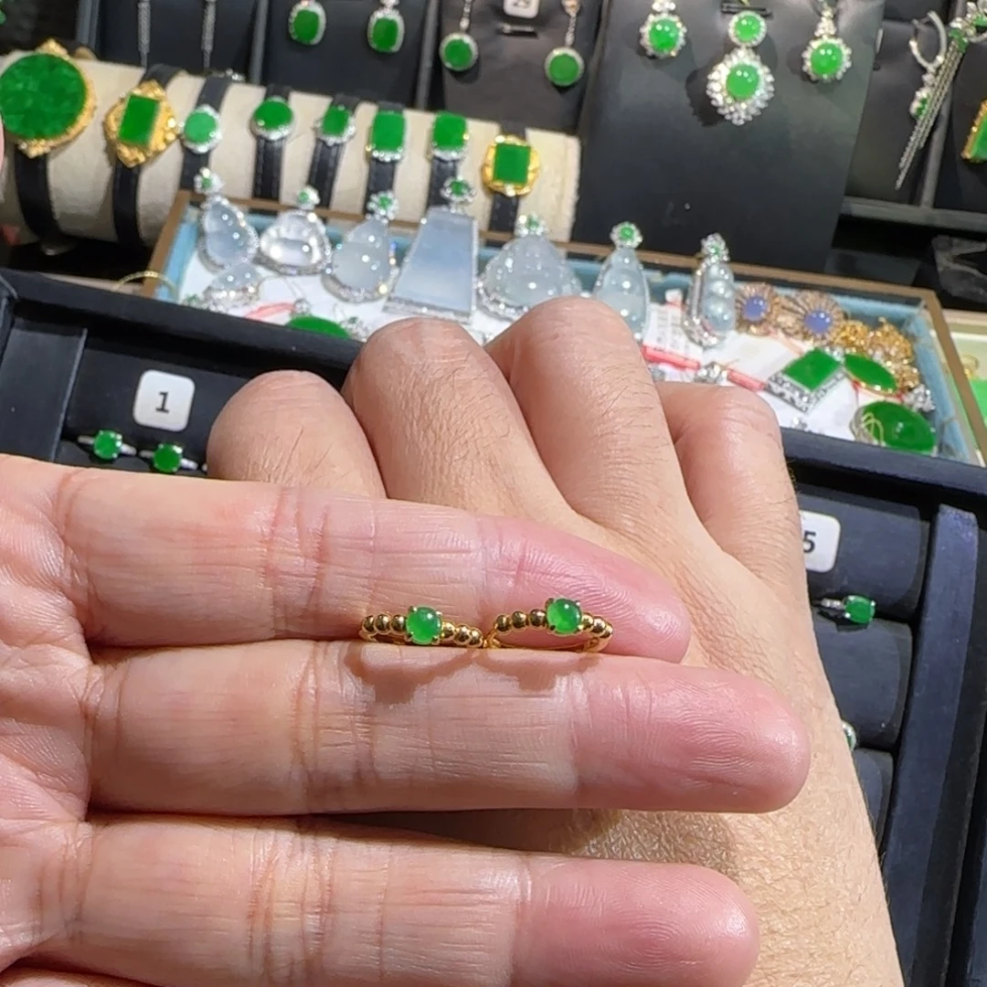 翡翠18K金镶嵌颈饰耳包