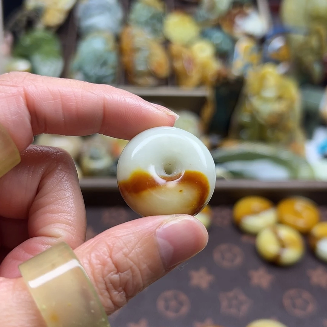 岫玉未镶嵌颈饰冯*七花玉平安扣