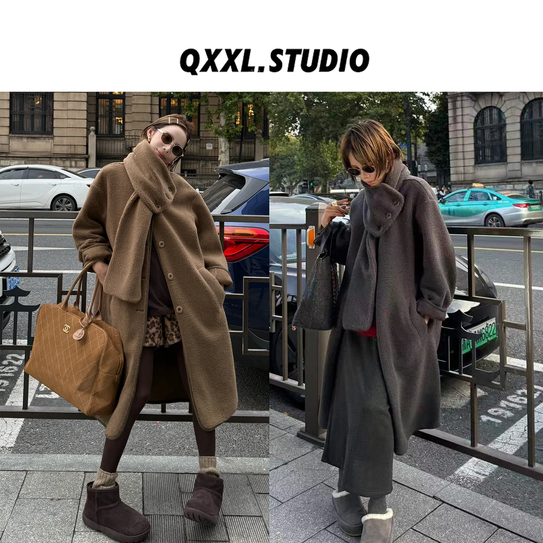 邱小小丽呀 秋冬新款带围脖圆领毛呢外套女高级感百搭中长款大衣