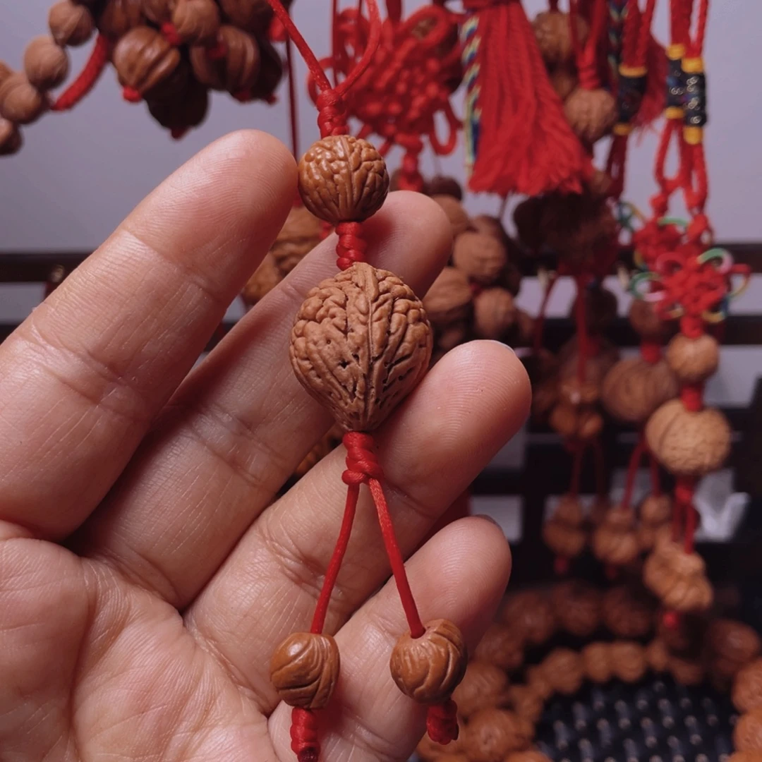 木质类龙纹桃枭挂件