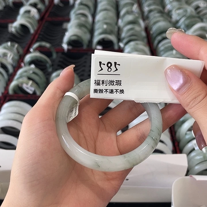 未镶嵌手镯石英岩玉