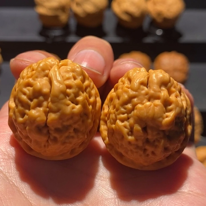 文玩核桃把件33尺云纹舍利