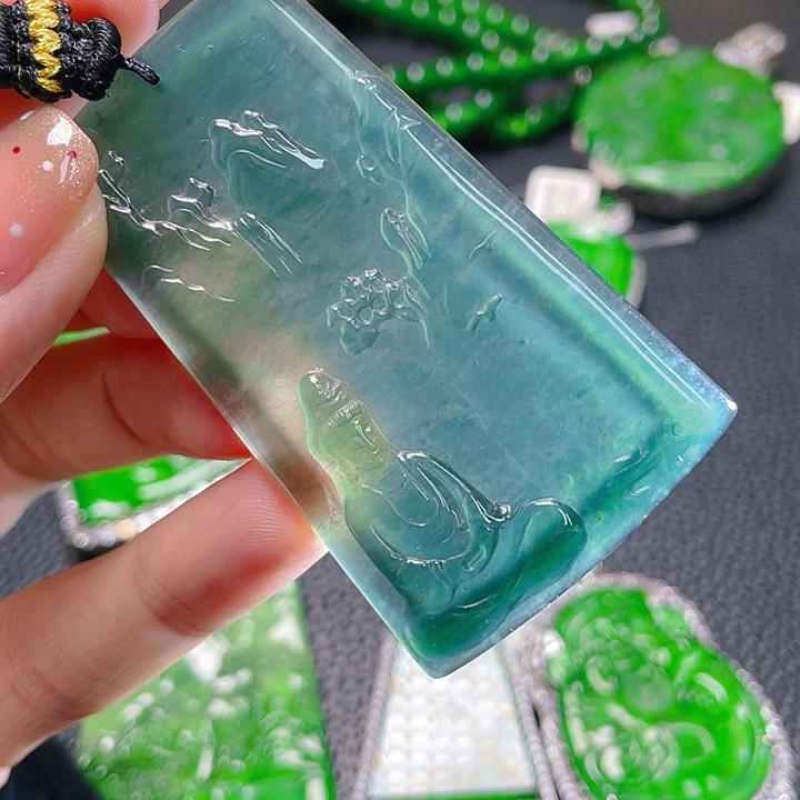 翡翠颈饰未镶嵌仁**士22，