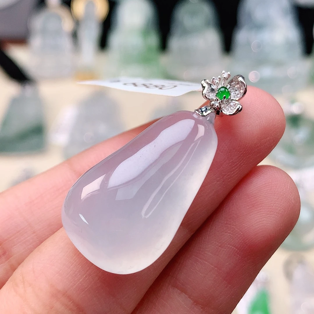 翡翠18K金镶嵌颈饰福瓜