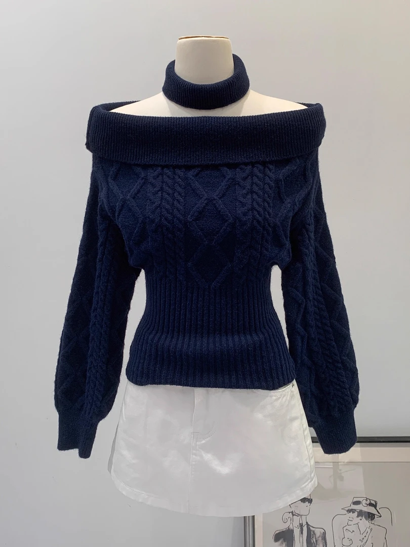 法式绝美藏青色一字肩露肩毛衣挂脖针织衫女新款修身短款收腰上衣