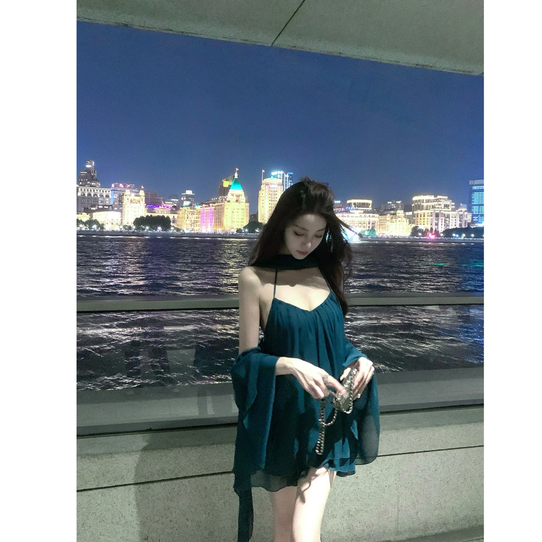 【氛围美神】法式气质v领挂脖飘带露背孔雀蓝显白高级感纯欲连衣裙