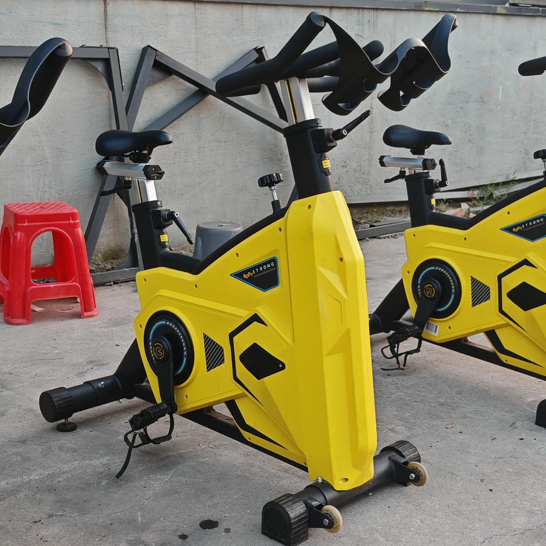 商用二手动感单车偏远地区不包邮除村镇外都能送到楼下村镇需自取