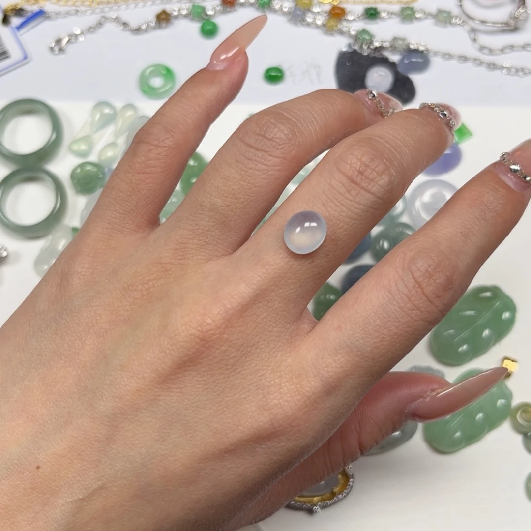 翡翠颈饰未镶嵌白**翡翠白冰蛋面