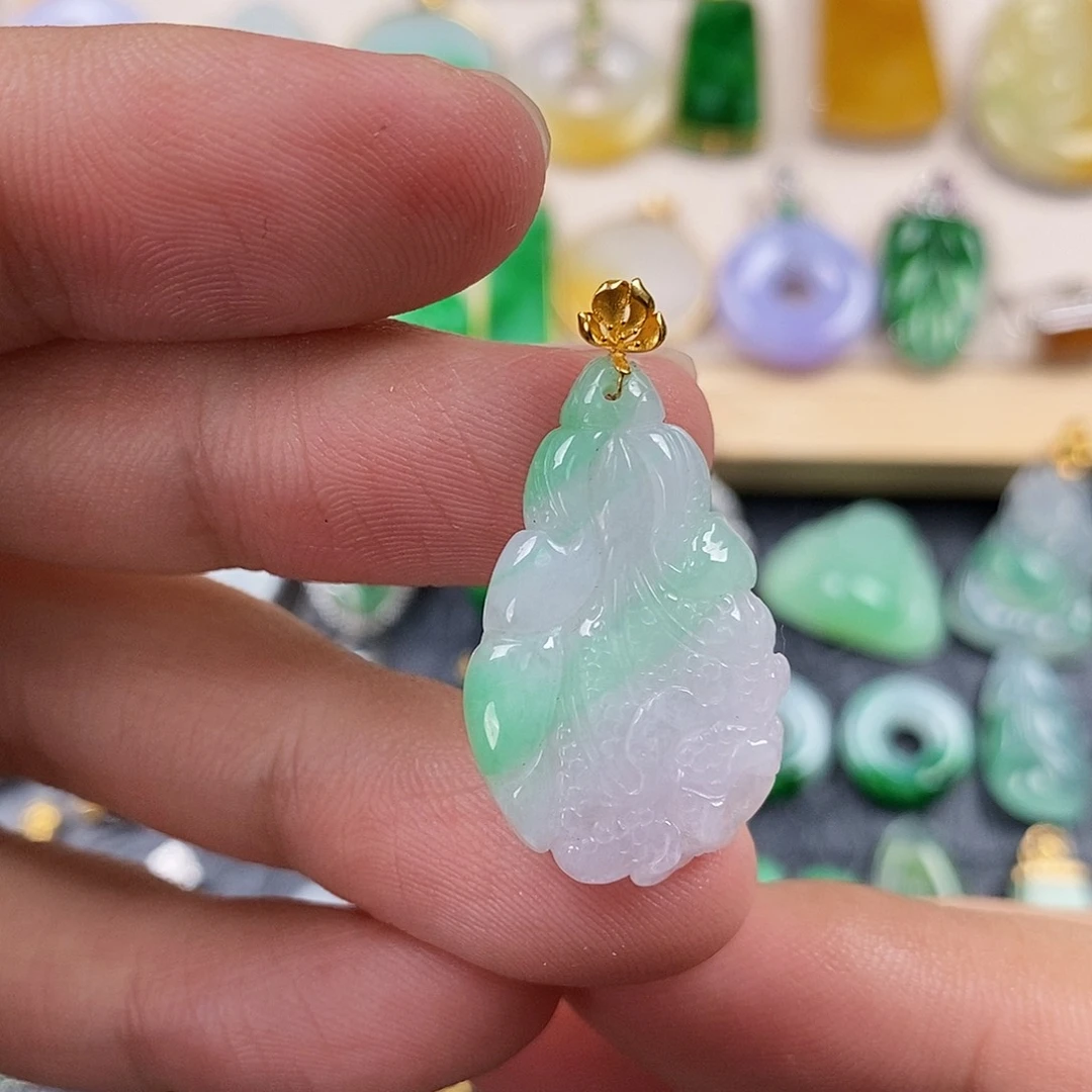 翡翠18K金镶嵌颈饰翡翠