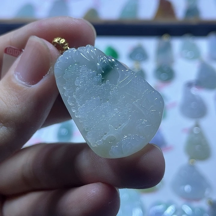 翡翠18K金镶嵌颈饰翡翠