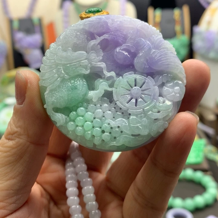 翡翠吊坠(赠链)未镶嵌