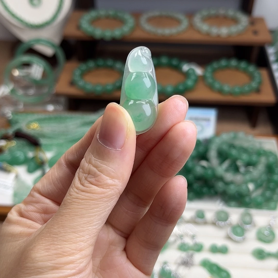 ****一石英质玉（非洲翠）未镶嵌吊坠(不含链)豆子