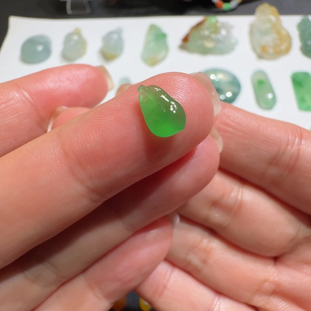 定制翡翠未镶嵌喝****?冰绿树叶