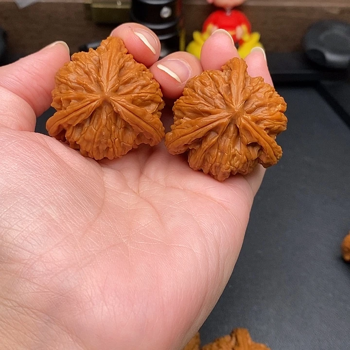 《***》文玩核桃把件白奔