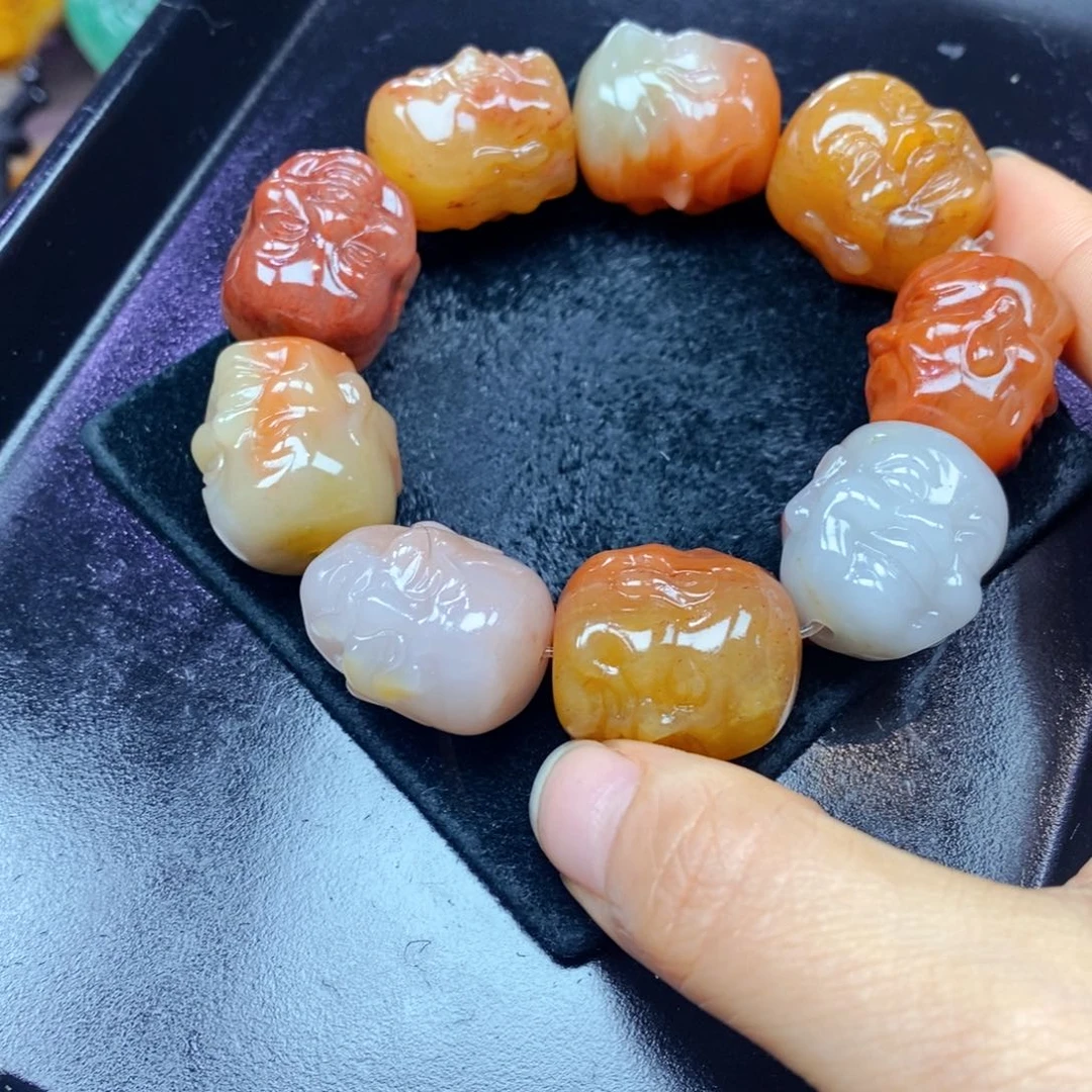 未镶嵌石英质玉（黄龙玉）颈饰