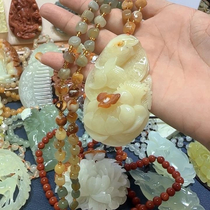 合金蛇纹石玉吊坠