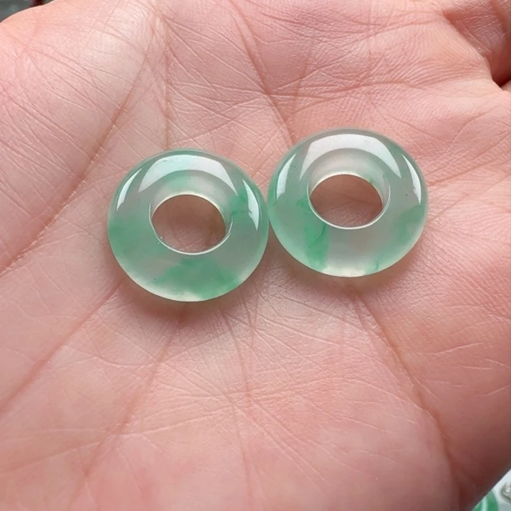 颈饰未镶嵌石英质玉