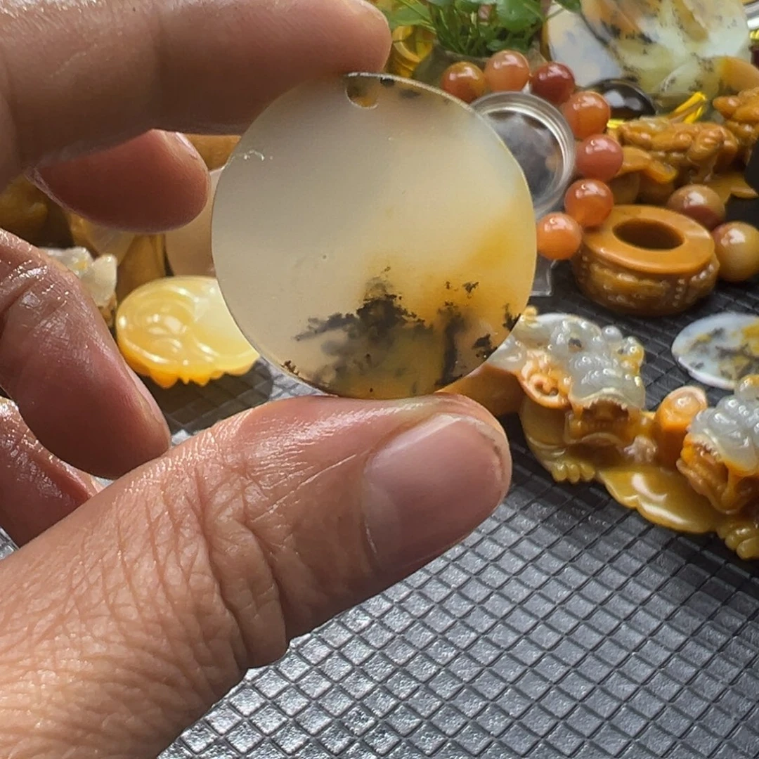 石英质玉未镶嵌颈饰