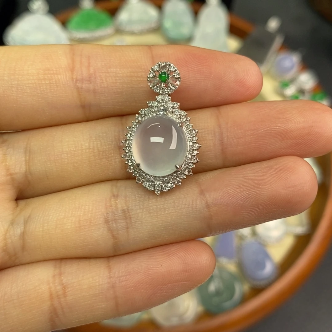 翡翠18K金镶嵌颈饰翡翠