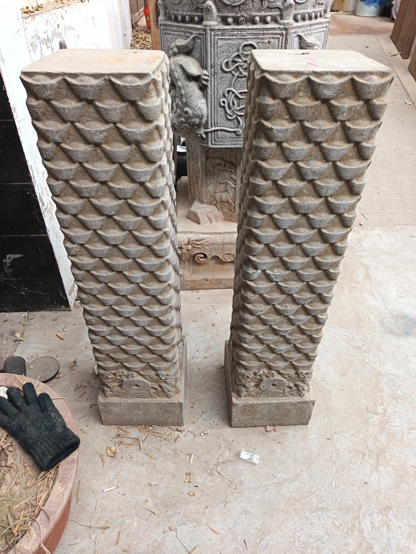 青石元宝住 一对。高一米