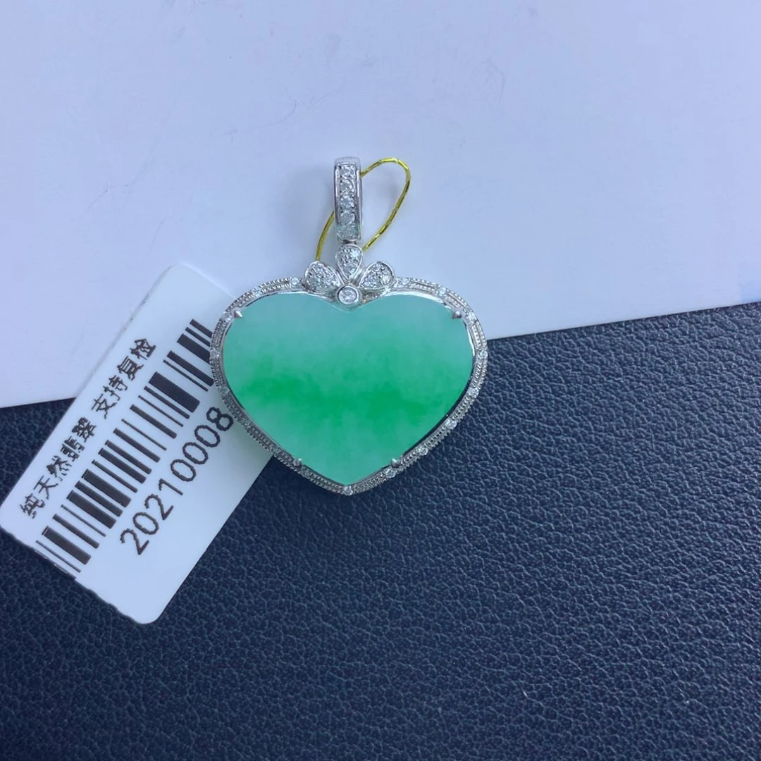 翡翠颈饰未镶嵌爱心