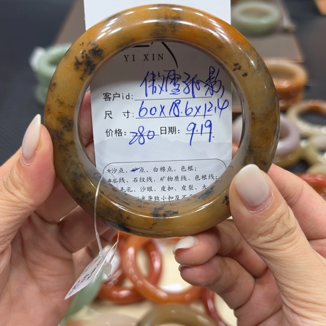 傲***影未镶嵌手镯石英质玉