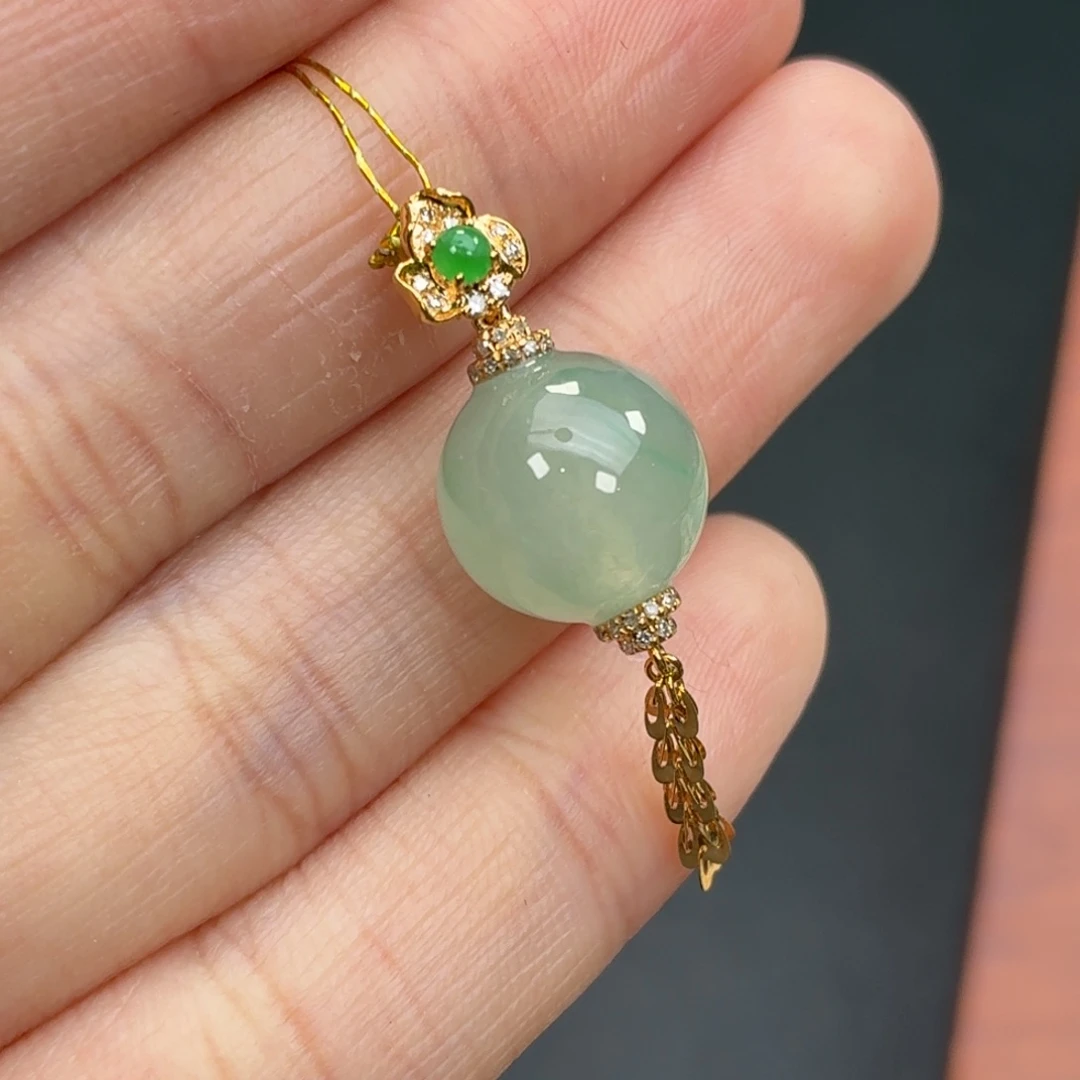 翡翠18K金镶嵌颈饰