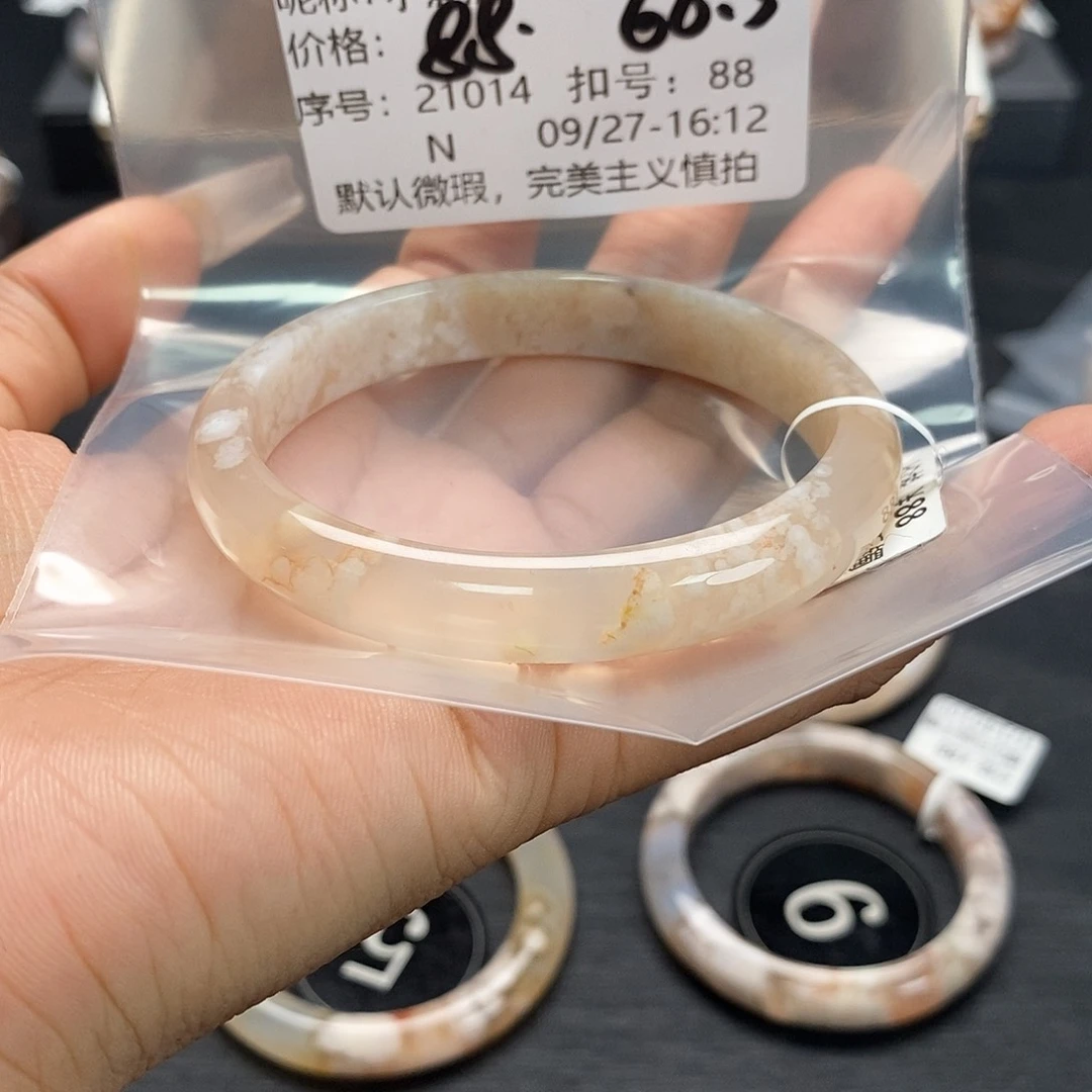 手镯玛瑙/玉髓合金小*媛