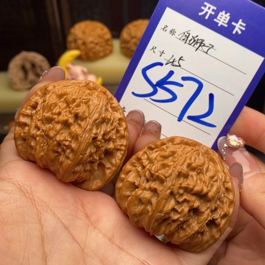 下***海文玩核桃吊坠白狮子