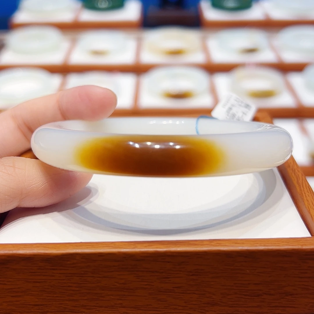 和田玉未镶嵌手镯一口糖5960