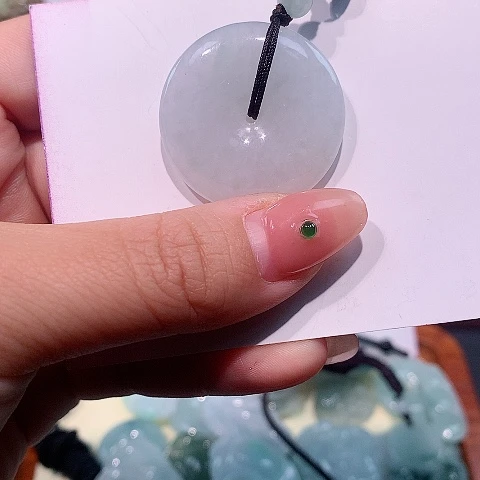 颈饰未镶嵌翡翠平安扣