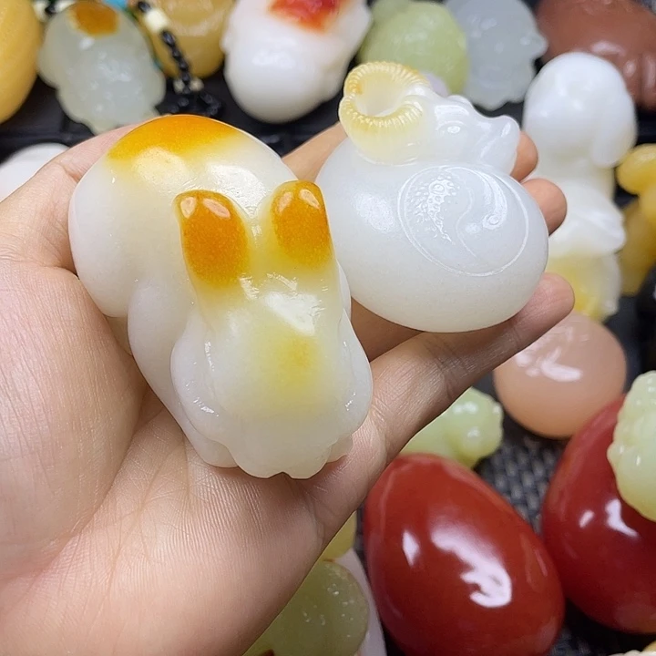 无花朵大****ｖ原石手把件