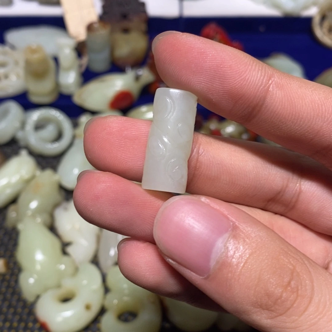 透闪石质玉未镶嵌车挂