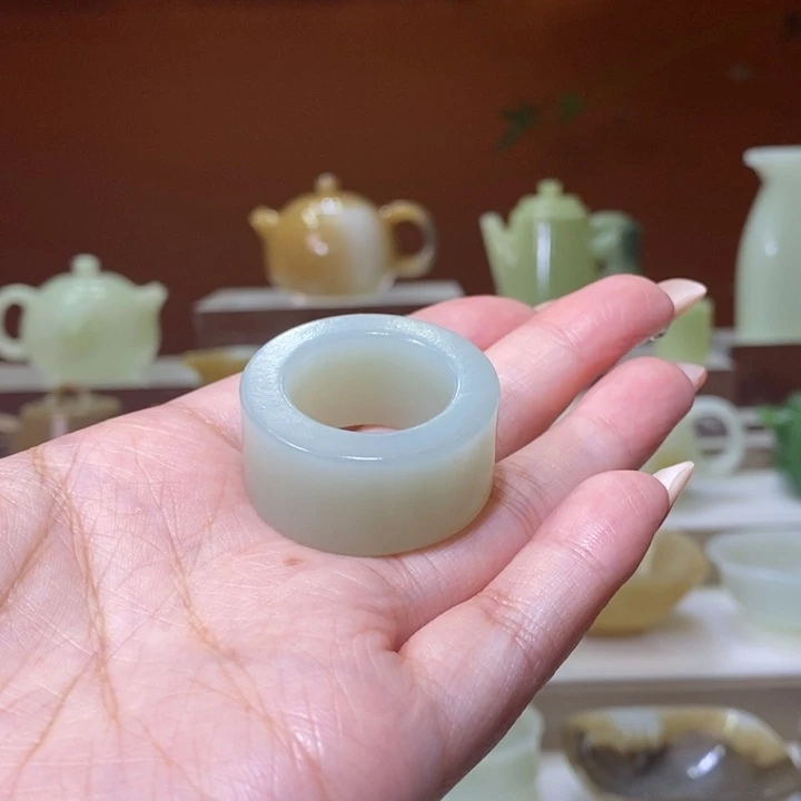 未镶嵌和田玉摆件石*满翠扳指