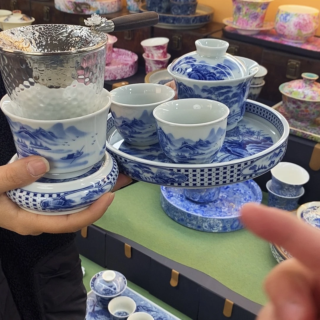 盖碗里的水煮开后放入