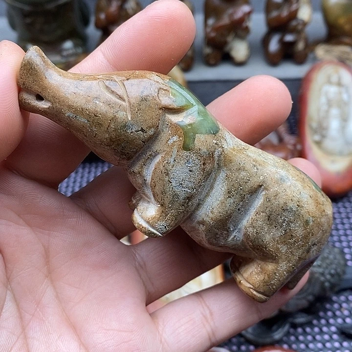 未镶嵌蛇纹石玉颈饰