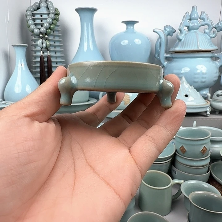 仿古的小号三足笔洗