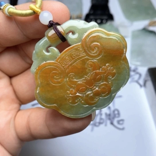 翡翠未镶嵌颈饰翡翠