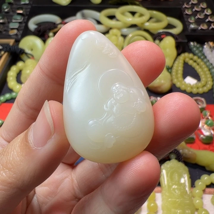 和田玉颈饰未镶嵌米达佛公