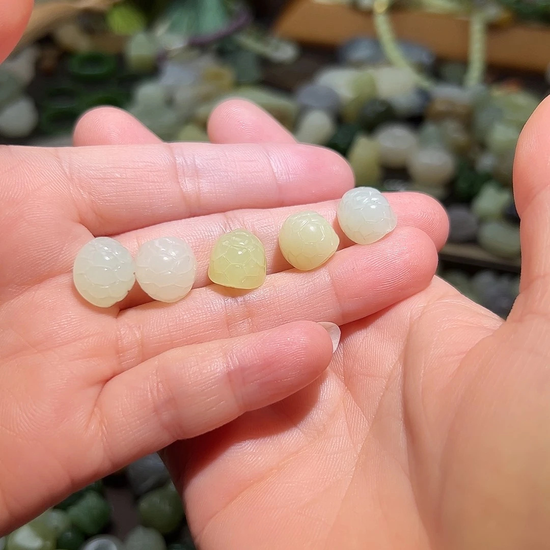 未镶嵌和田玉珠宝半成品多样性发其一