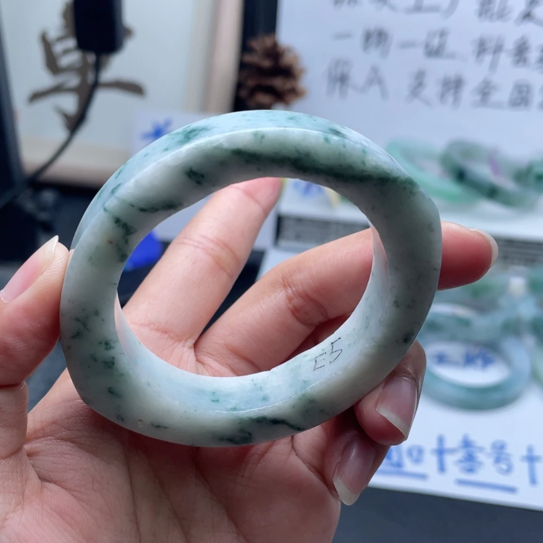 定制翡翠未镶嵌正圈手镯