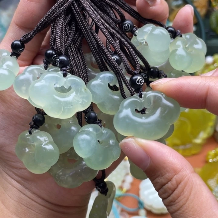 蛇纹石玉未镶嵌吊坠