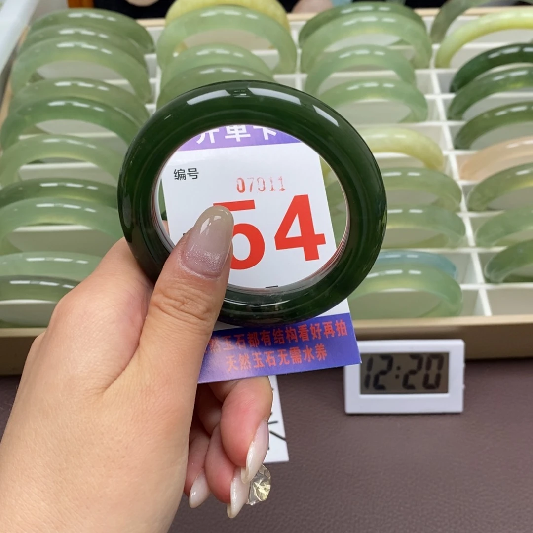蛇纹石玉未镶嵌手镯