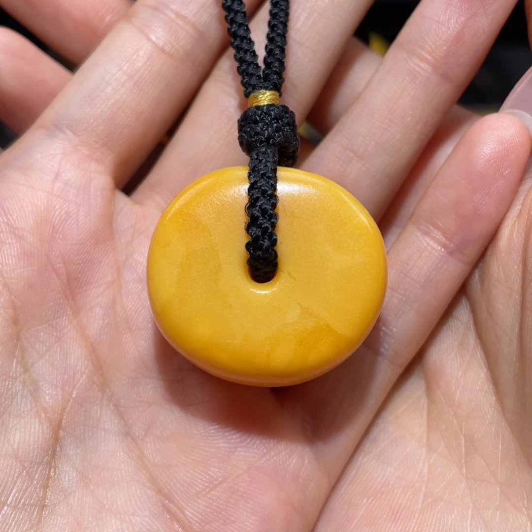 【闪购商品】琥珀裸石未镶嵌羊**村扣子