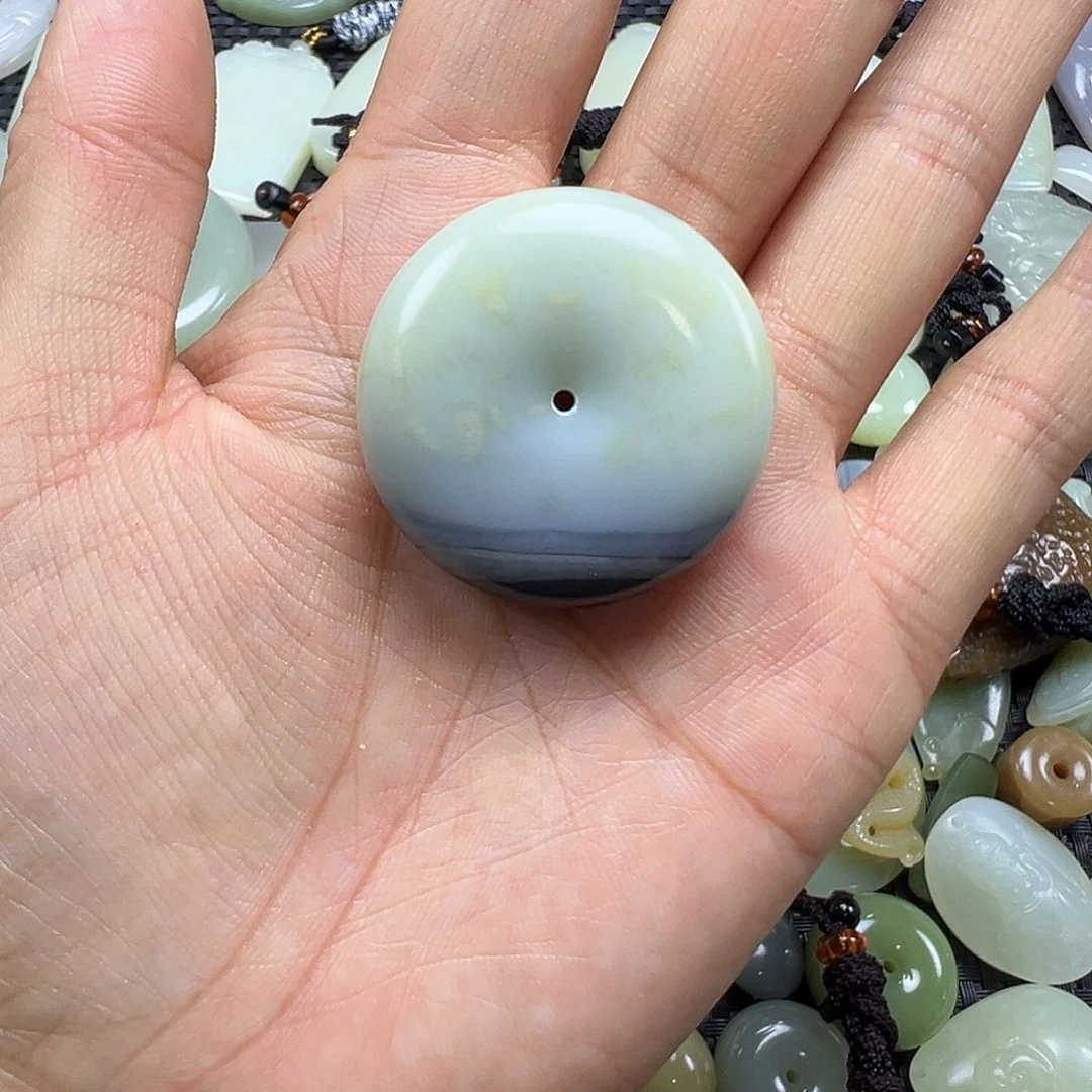 用***8和田玉未镶嵌吊坠(不含链)微瑕漏，不退不换价